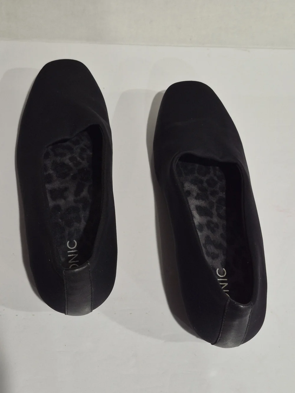 Vionic Women's Black Slip-On Flats Size 11
